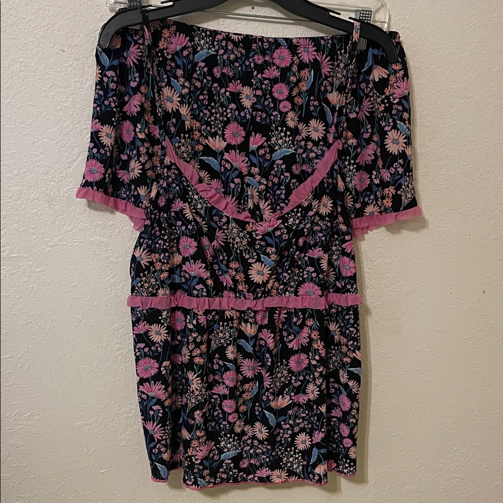 Floral Off-Shoulder sleeping set with Pink Accents